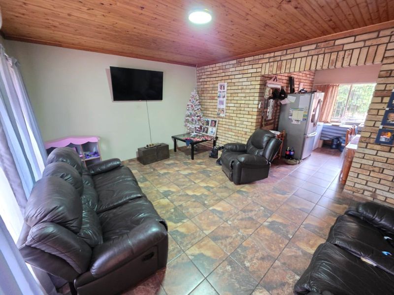 House For Sale in El Toro Park - Photo 3
