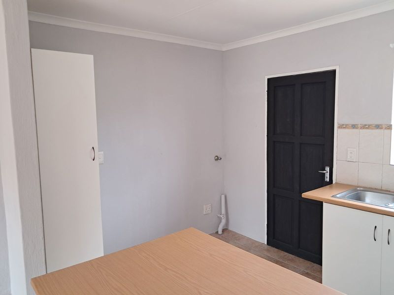 Townhouse For Sale in Wilgeheuwel - Photo 5