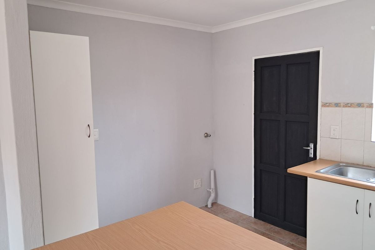 Townhouse For Sale in Wilgeheuwel - Photo 5
