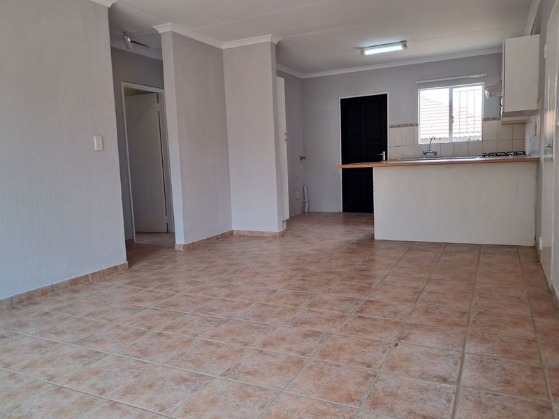 Townhouse For Sale in Wilgeheuwel - Photo 3