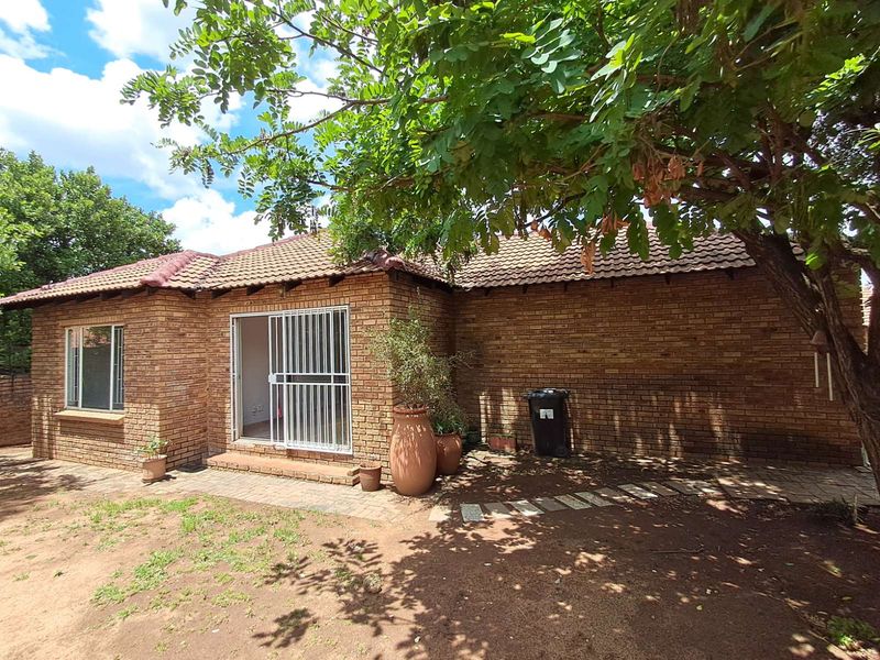 Townhouse For Sale in Wilgeheuwel - Photo 10