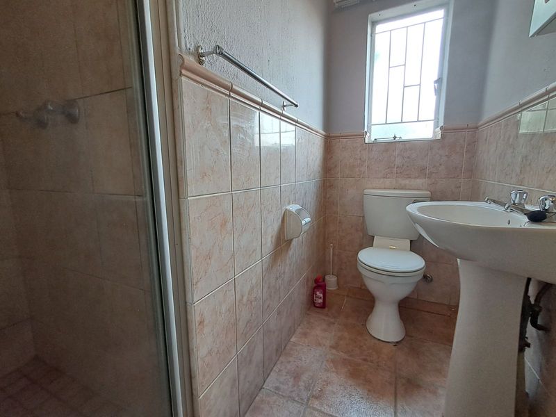 Townhouse For Sale in Wilgeheuwel - Photo 7