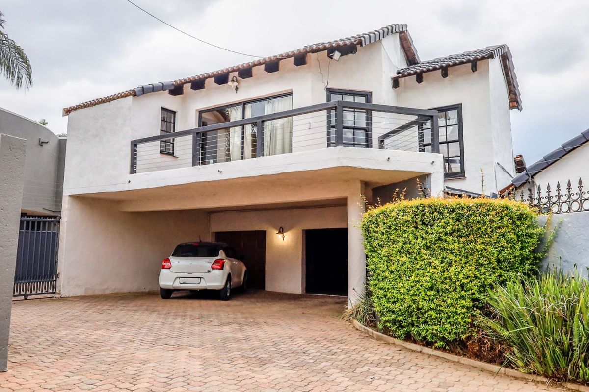 House For Sale in Waterkloof Ridge - Photo 2