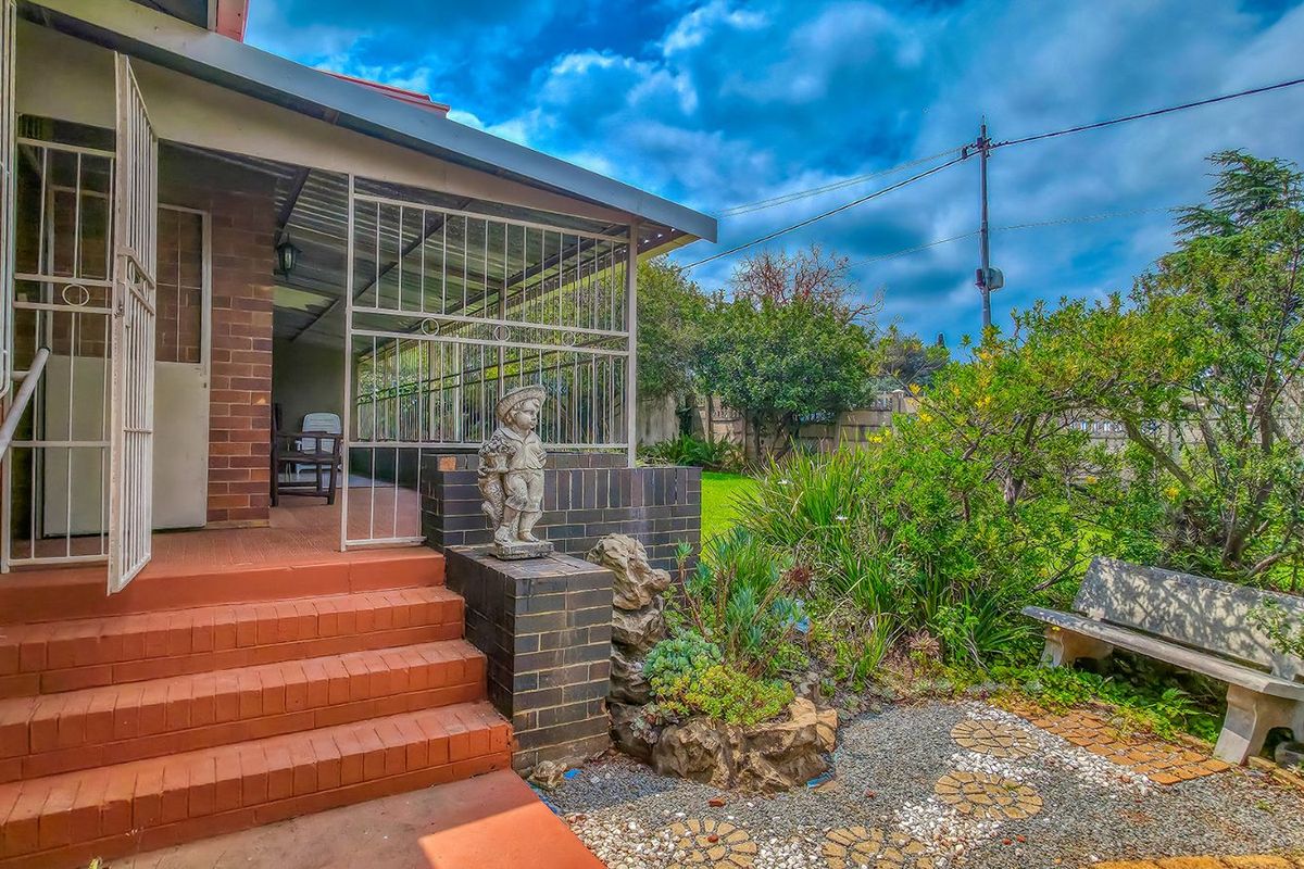 House For Sale in Discovery - Photo 2