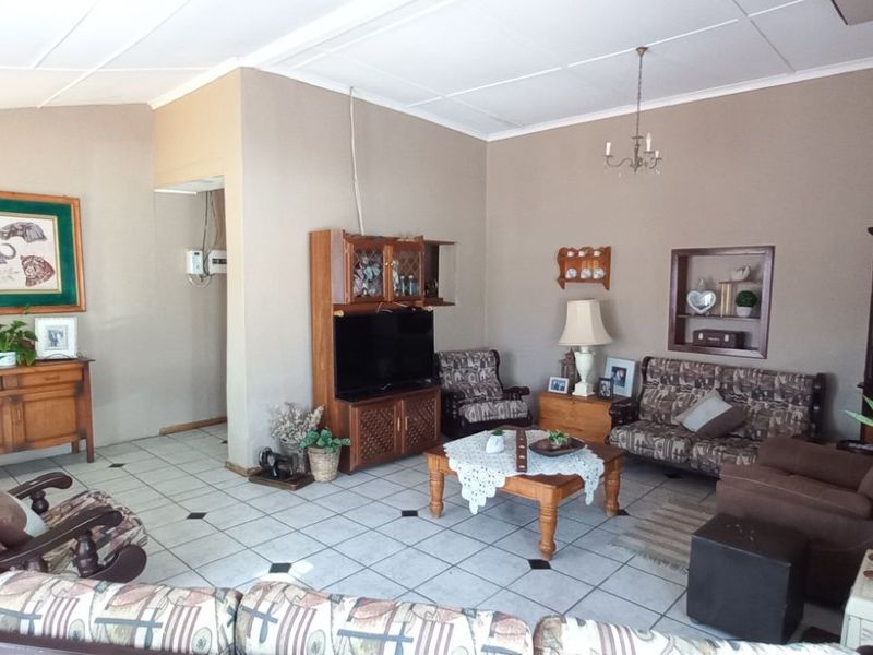 House For Sale in Calitzdorp Central - Photo 10