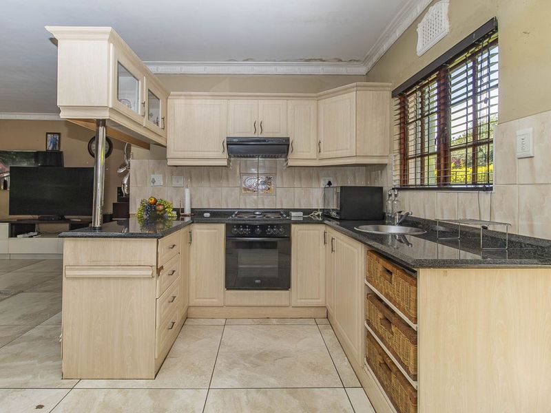 House For Sale in Hillcrest Central - Photo 9