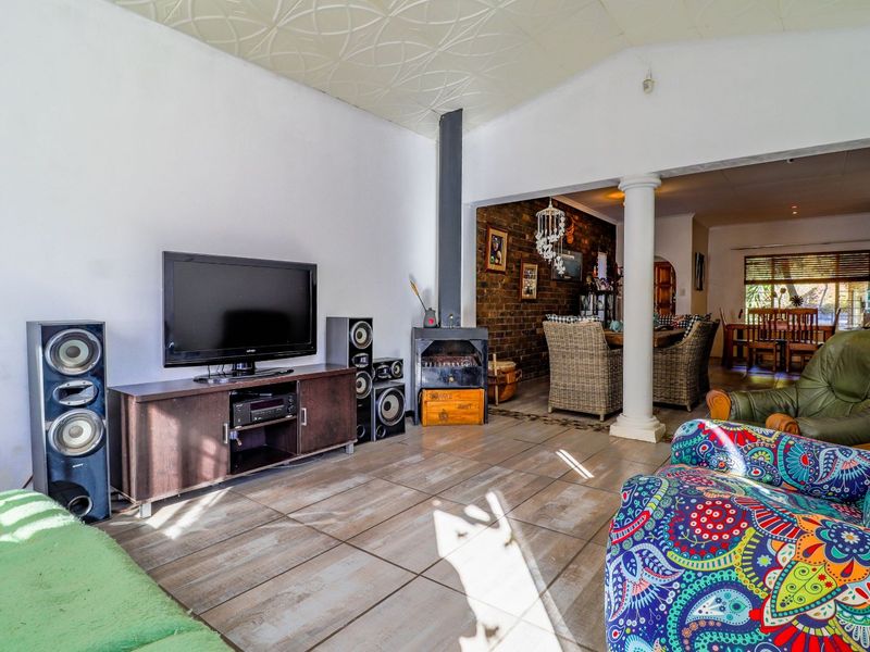 House For Sale in Rooihuiskraal - Photo 4