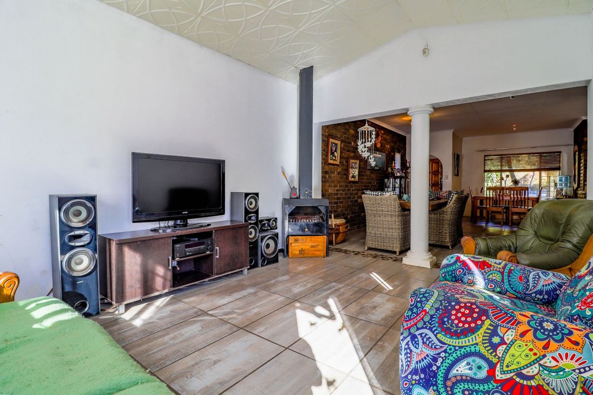 House For Sale in Rooihuiskraal - Photo 4