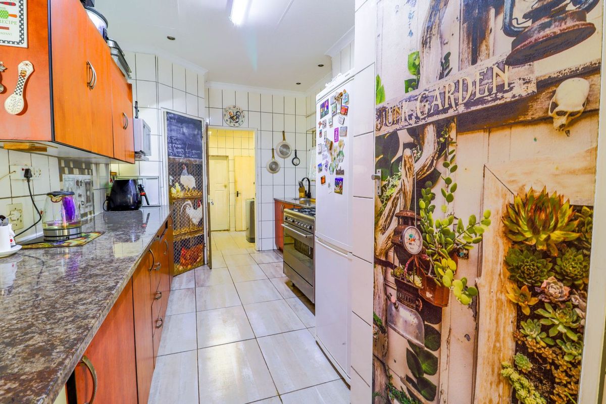 House For Sale in Rooihuiskraal - Photo 5