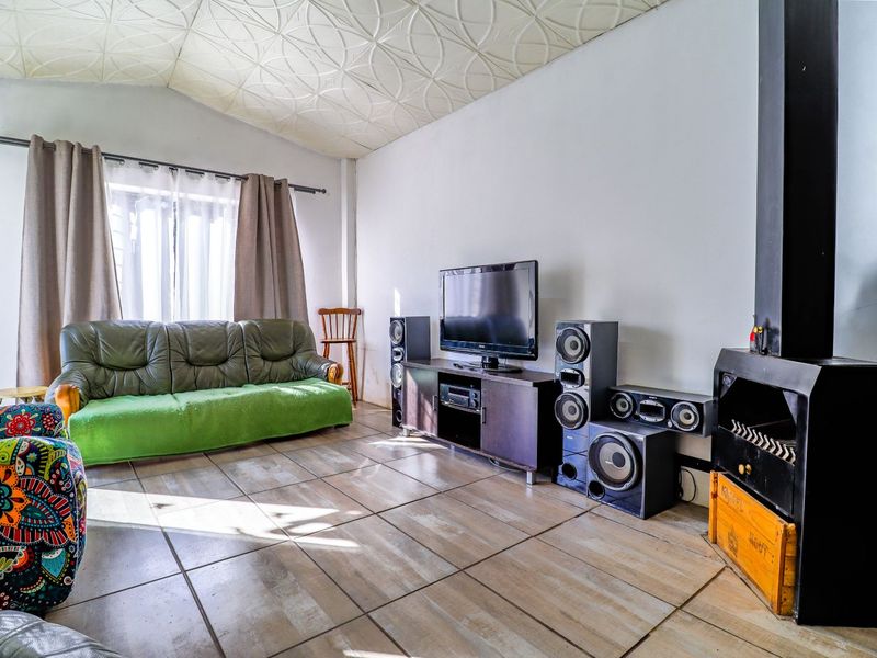 House For Sale in Rooihuiskraal - Photo 3