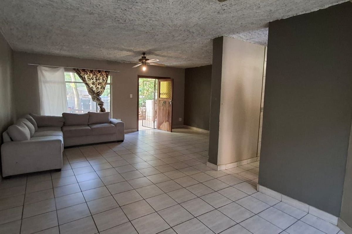 Townhouse For Sale in Welgelegen - Photo 3