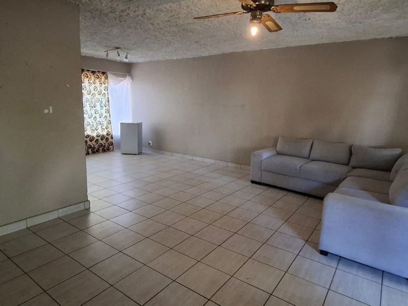 Townhouse For Sale in Welgelegen - Photo 5