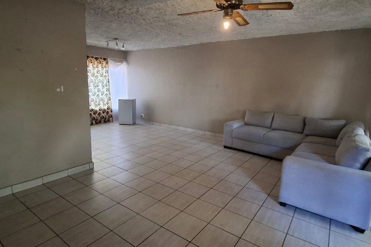 Townhouse For Sale in Welgelegen - Photo 5