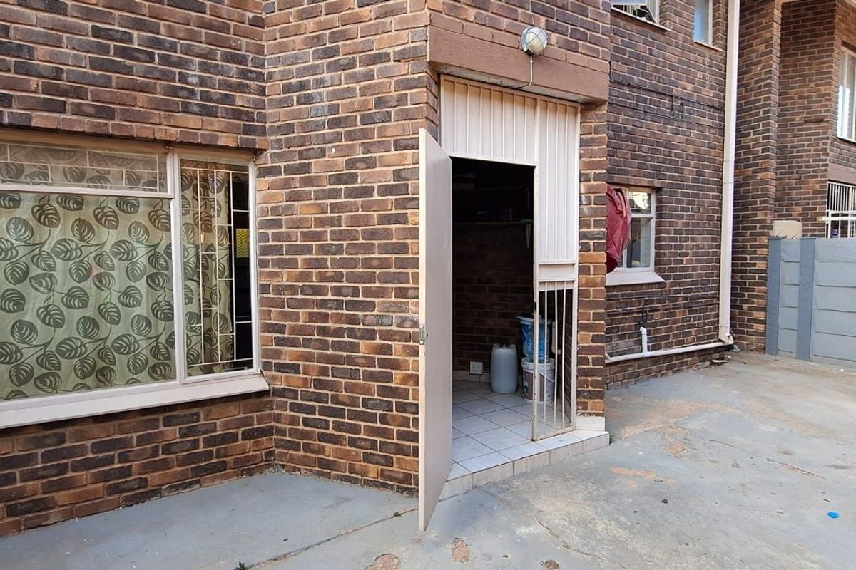 Townhouse For Sale in Welgelegen - Photo 2