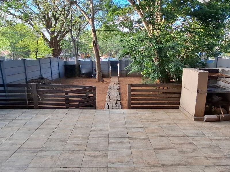 Townhouse For Sale in Welgelegen - Photo 4