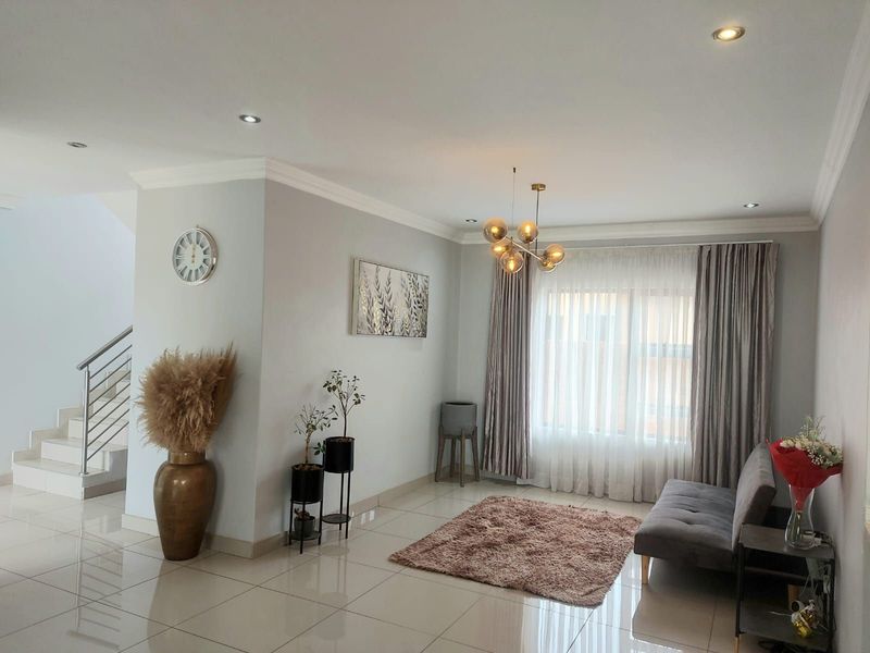 Townhouse For Sale in Savannah Country Estate - Photo 2