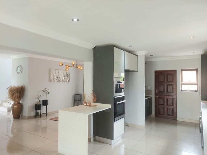 Townhouse For Sale in Savannah Country Estate - Photo 5