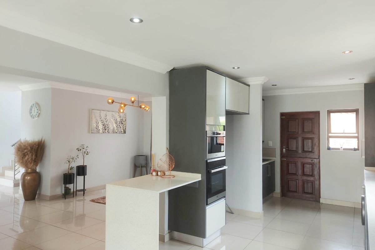 Townhouse For Sale in Savannah Country Estate - Photo 5