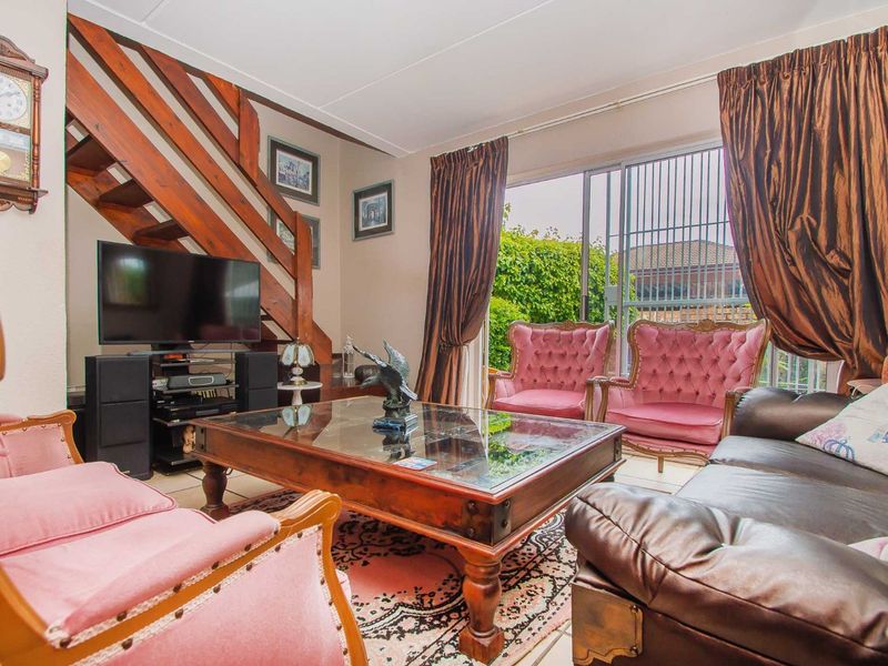 Townhouse For Sale in Wilgeheuwel - Photo 10