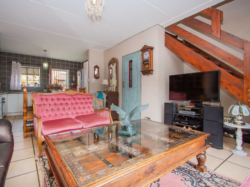 Townhouse For Sale in Wilgeheuwel - Photo 9