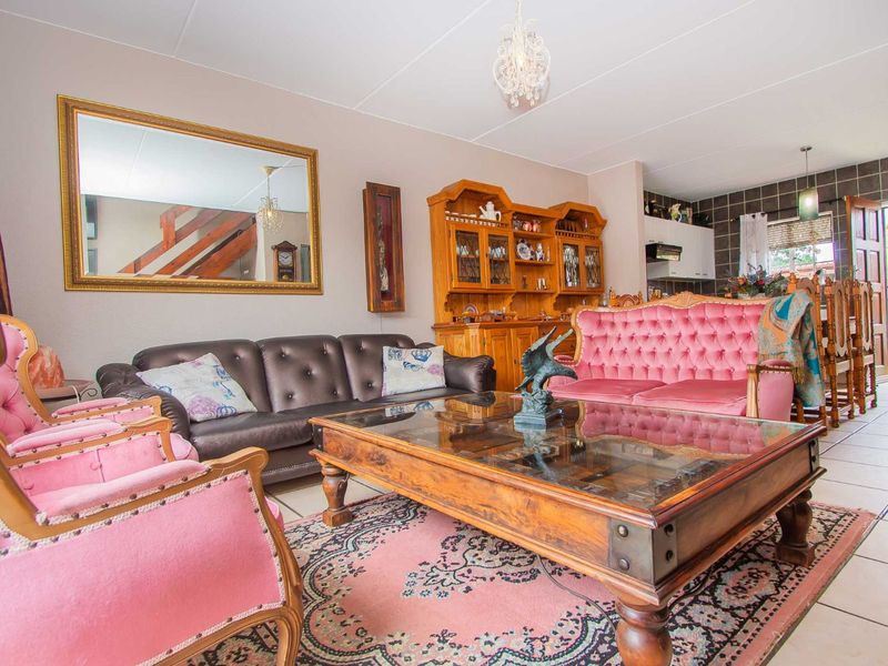 Townhouse For Sale in Wilgeheuwel - Photo 8