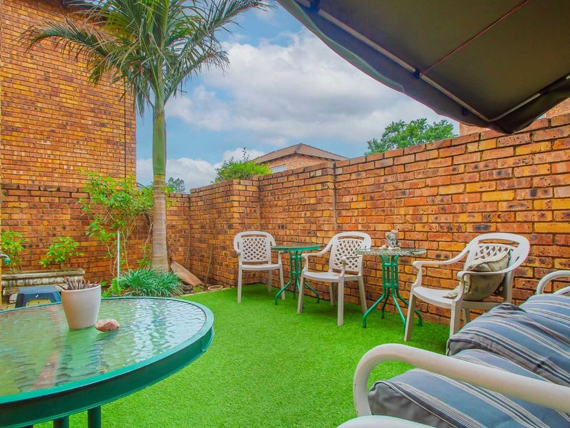 Townhouse For Sale in Wilgeheuwel - Photo 7