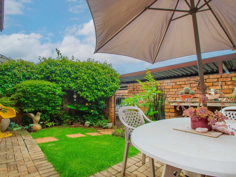 Townhouse For Sale in Wilgeheuwel - Photo 3