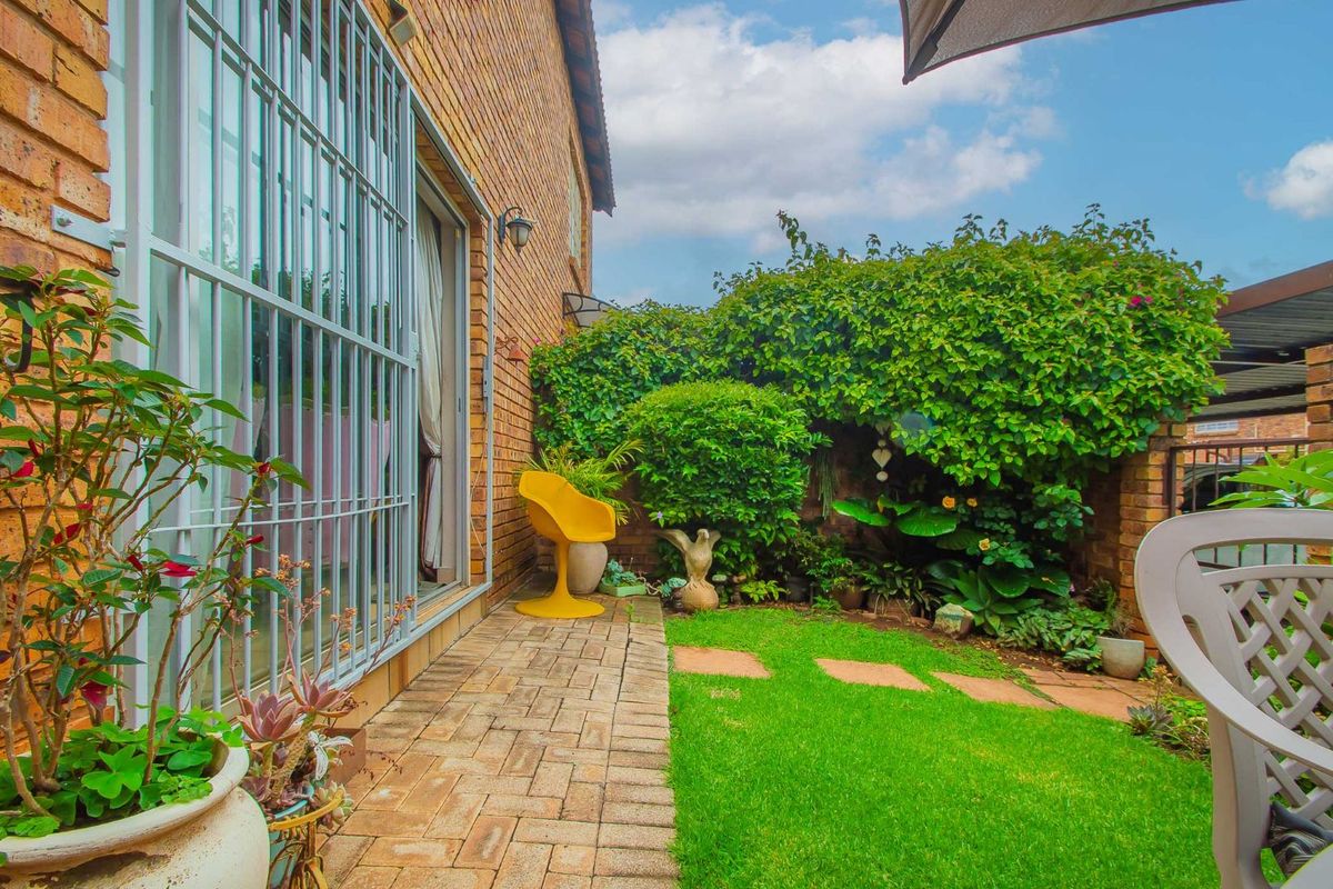 Townhouse For Sale in Wilgeheuwel - Photo 5