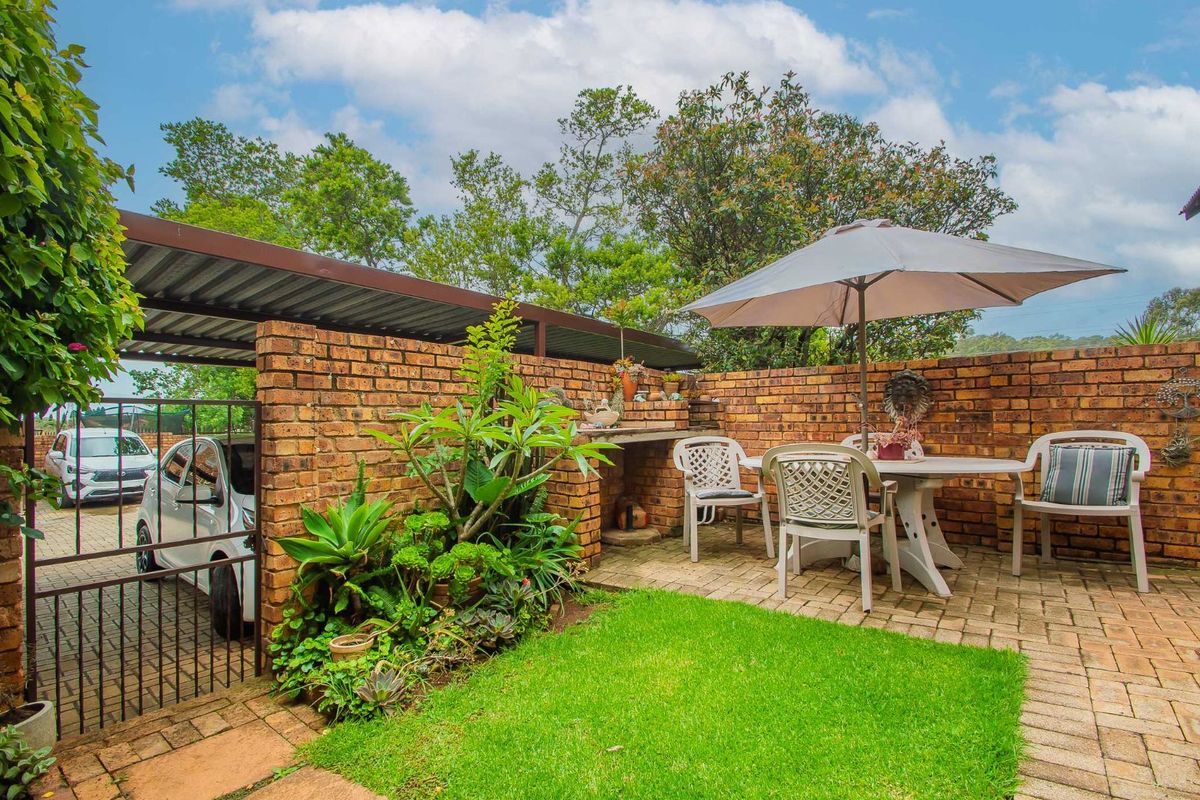 Townhouse For Sale in Wilgeheuwel - Photo 4