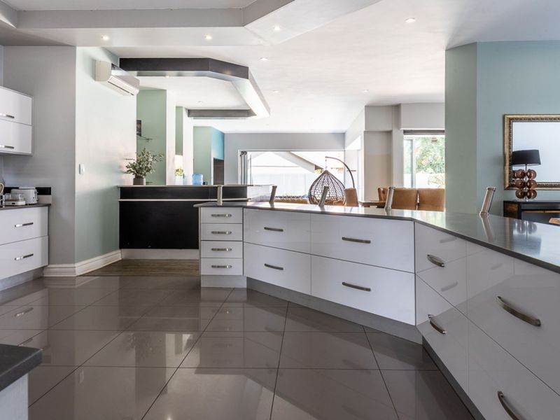 House For Sale in Silver Lakes - Photo 3