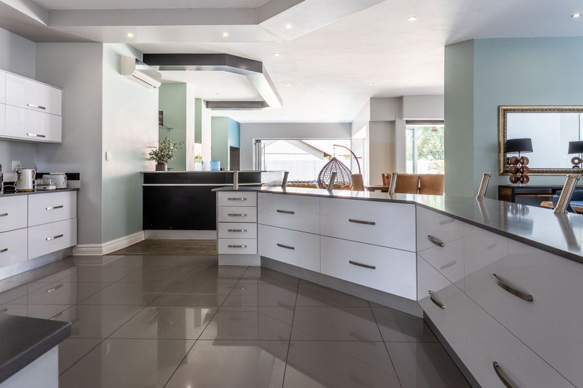 House For Sale in Silver Lakes - Photo 3