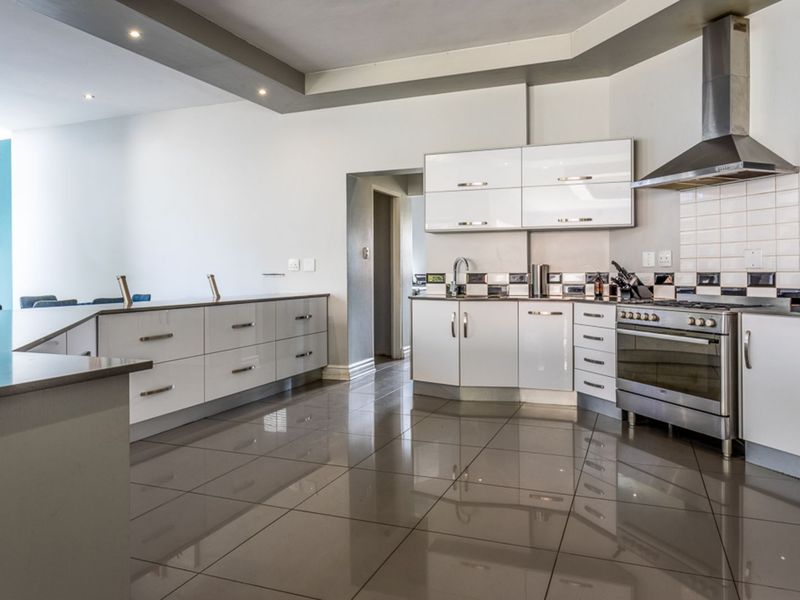 House For Sale in Silver Lakes - Photo 2