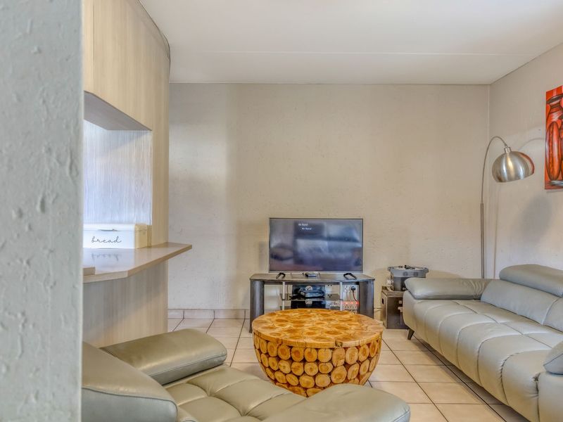 Apartment For Sale in Bromhof - Photo 3