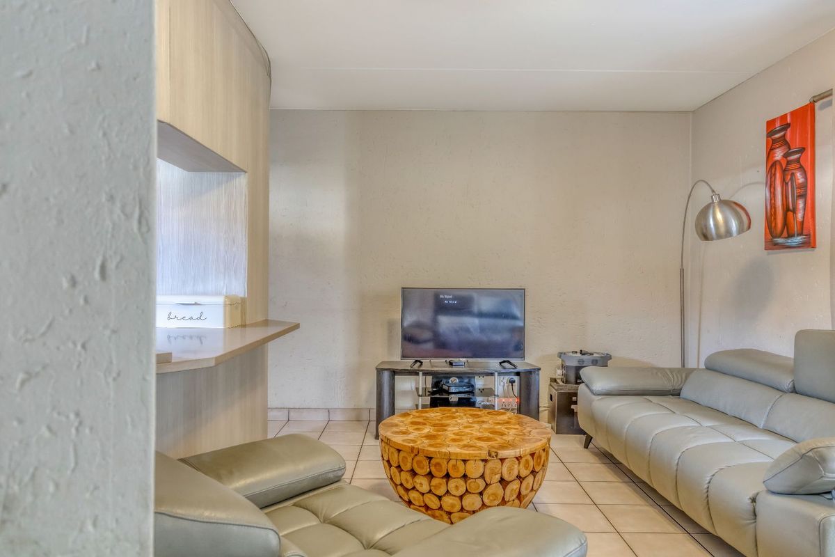 Apartment For Sale in Bromhof - Photo 3