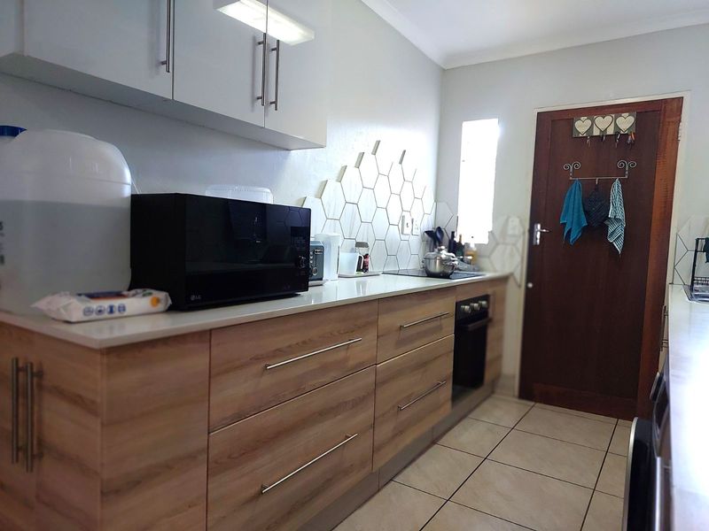 Townhouse For Sale in La Montagne - Photo 3