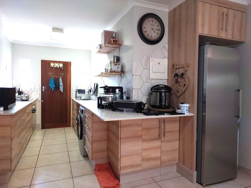 Townhouse For Sale in La Montagne - Photo 2