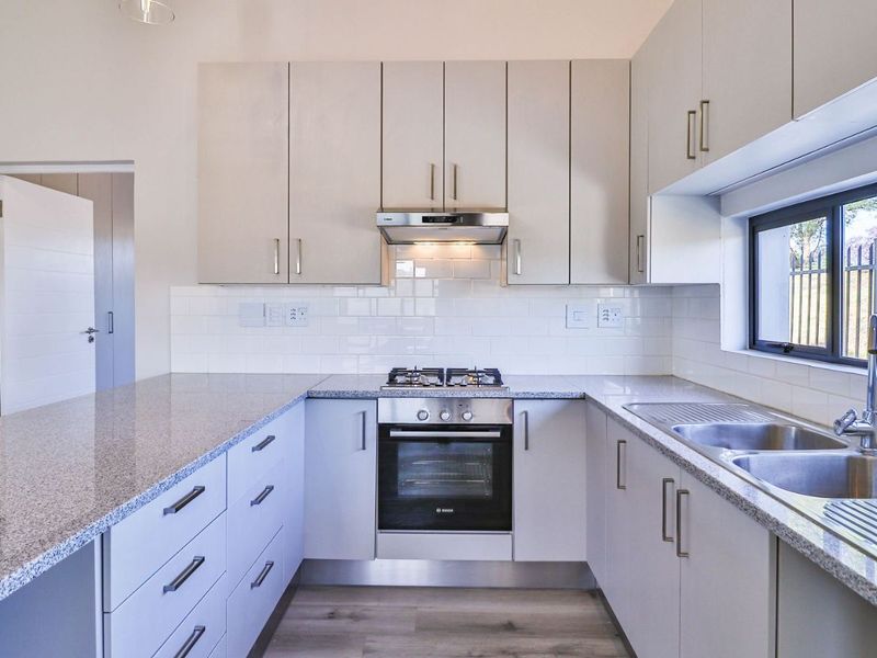 House For Sale in Robertson Central - Photo 8