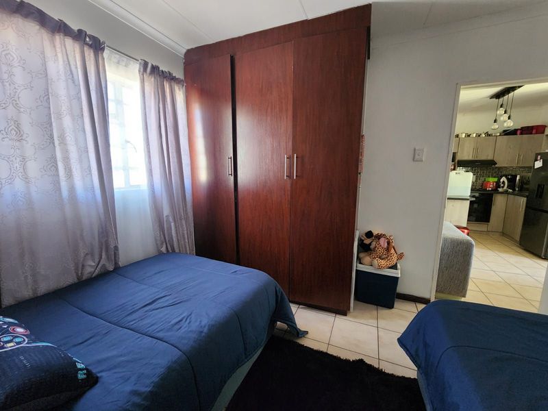 Townhouse For Sale in Diamant Park - Photo 4