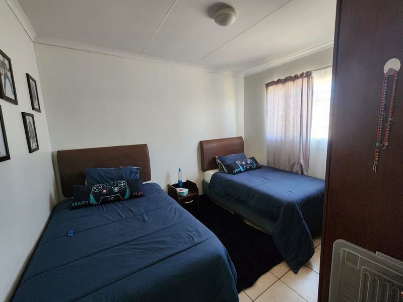 Townhouse For Sale in Diamant Park - Photo 5