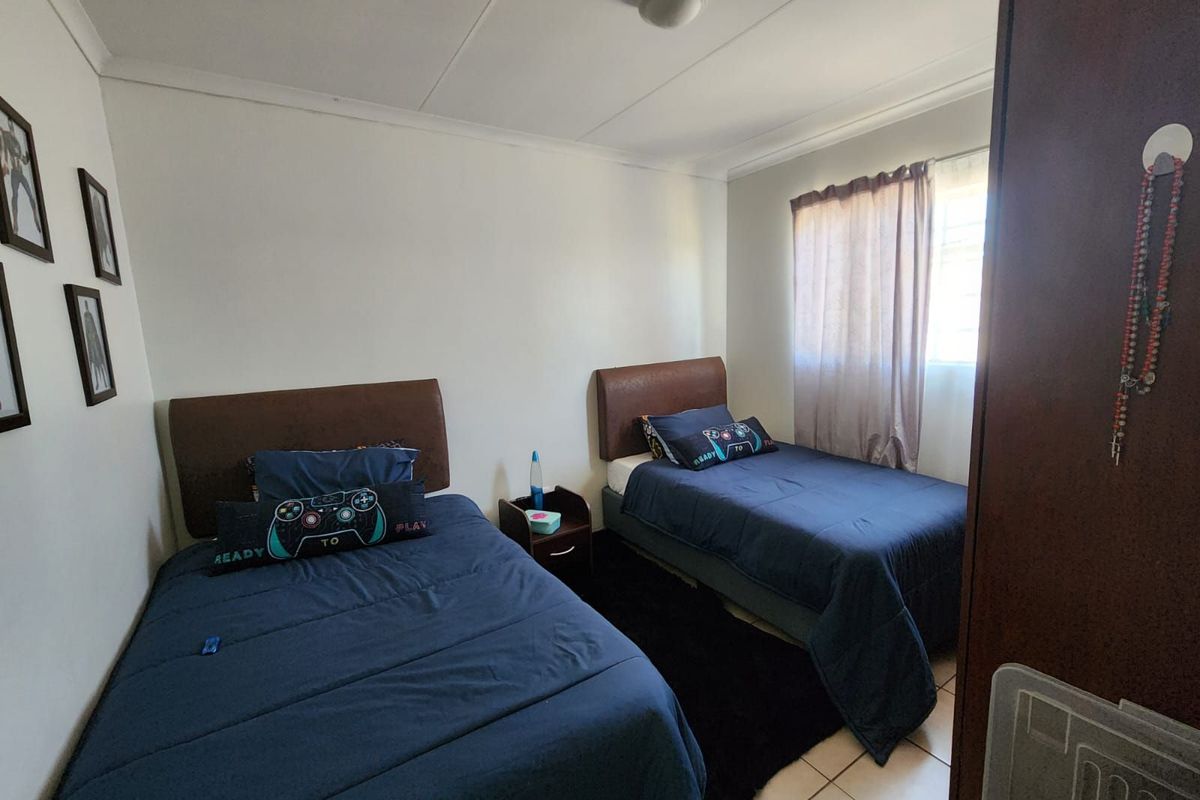 Townhouse For Sale in Diamant Park - Photo 5