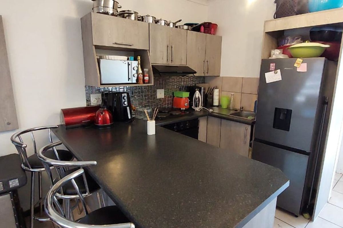 Townhouse For Sale in Diamant Park - Photo 3