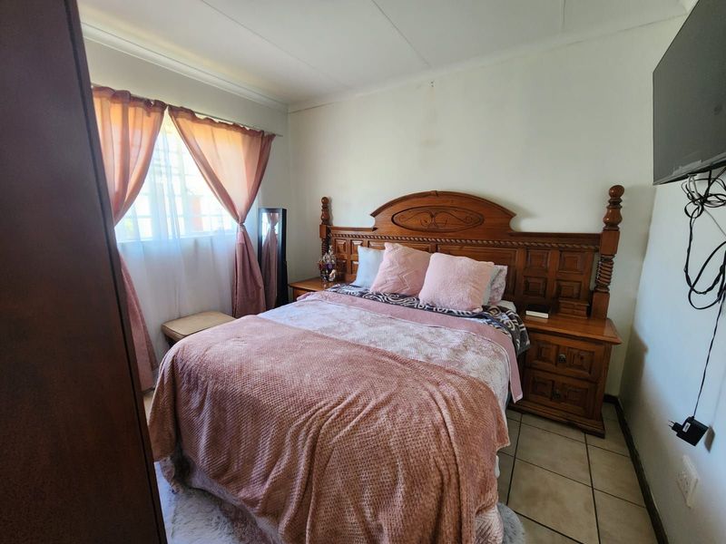 Townhouse For Sale in Diamant Park - Photo 7