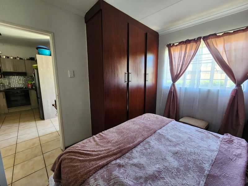 Townhouse For Sale in Diamant Park - Photo 6