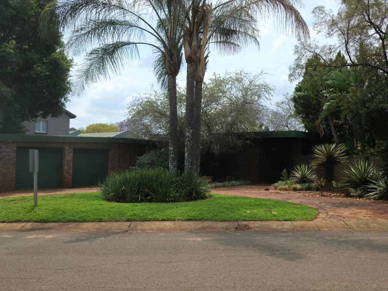 House For Sale in Murrayfield - Photo 2