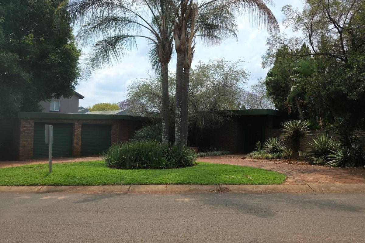 House For Sale in Murrayfield - Photo 2