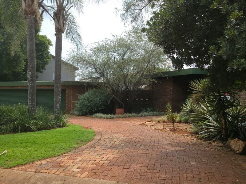 House For Sale in Murrayfield - Photo 3