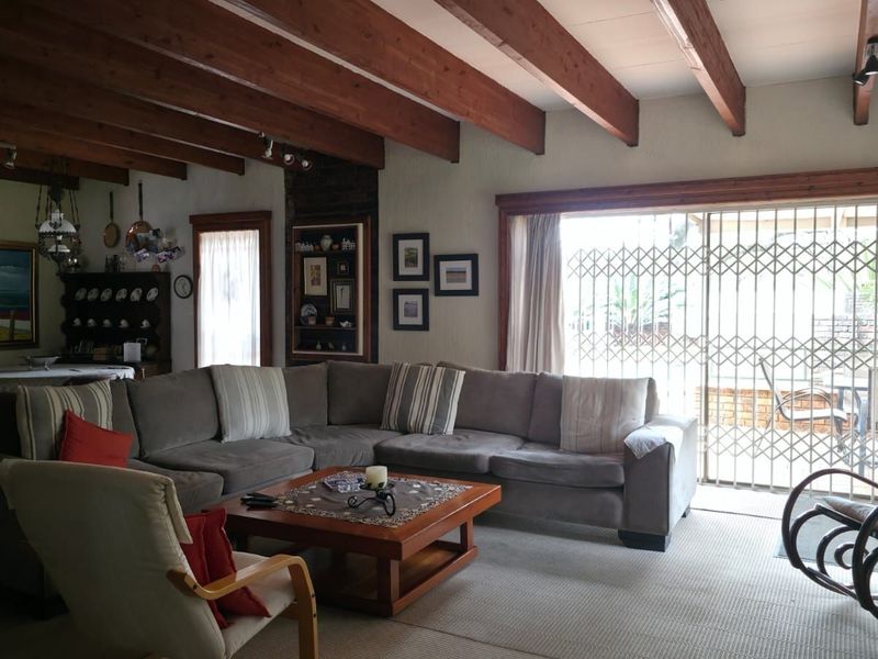 House For Sale in Murrayfield - Photo 10