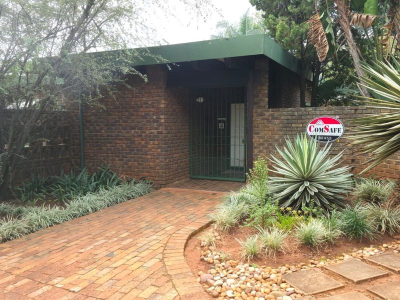 House For Sale in Murrayfield - Photo 6