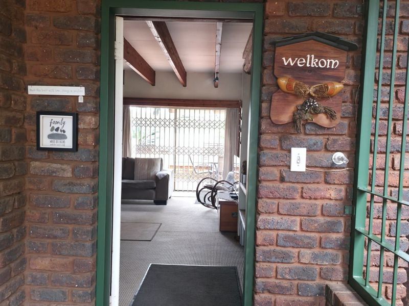 House For Sale in Murrayfield - Photo 9