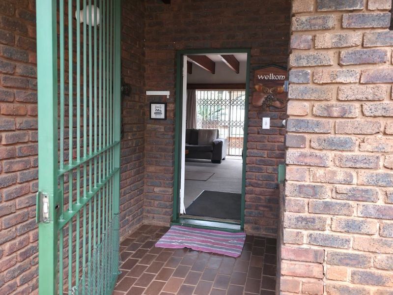 House For Sale in Murrayfield - Photo 7